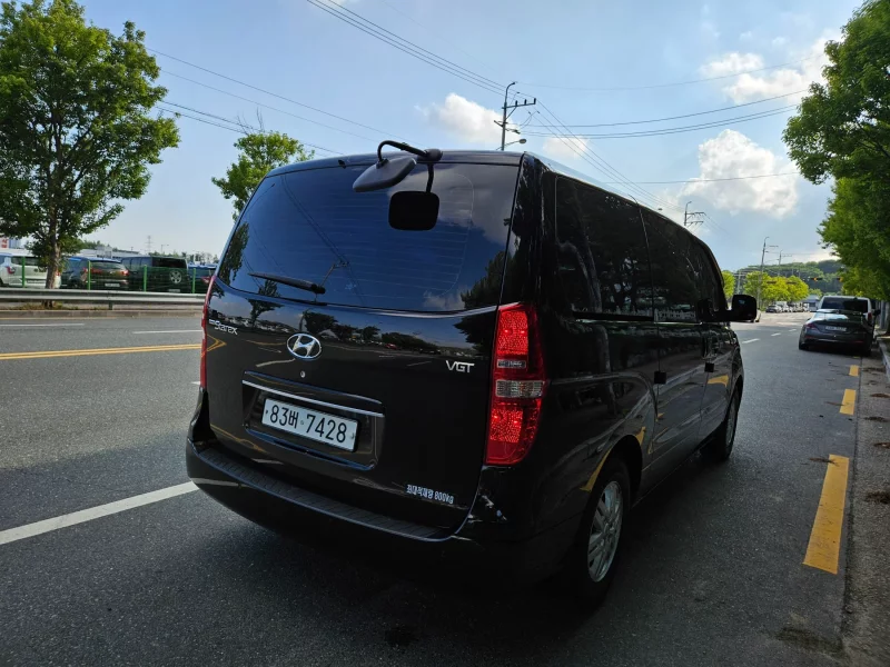 Hyundai Starex