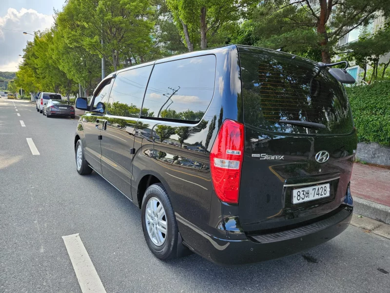 Hyundai Starex