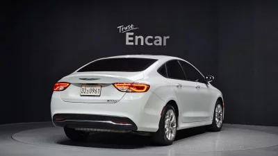 Chrysler 200