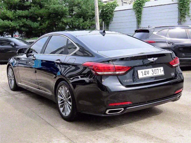 Hyundai Genesis