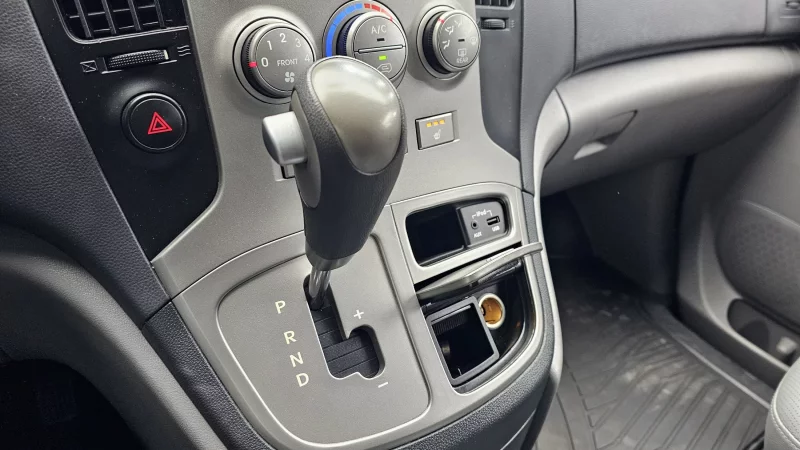 Hyundai Starex