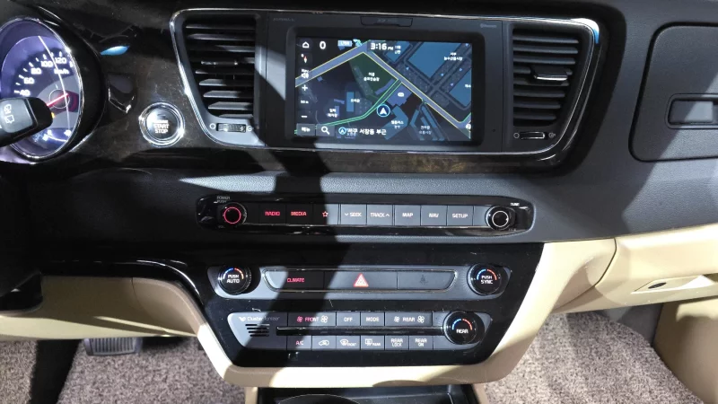 Kia Carnival
