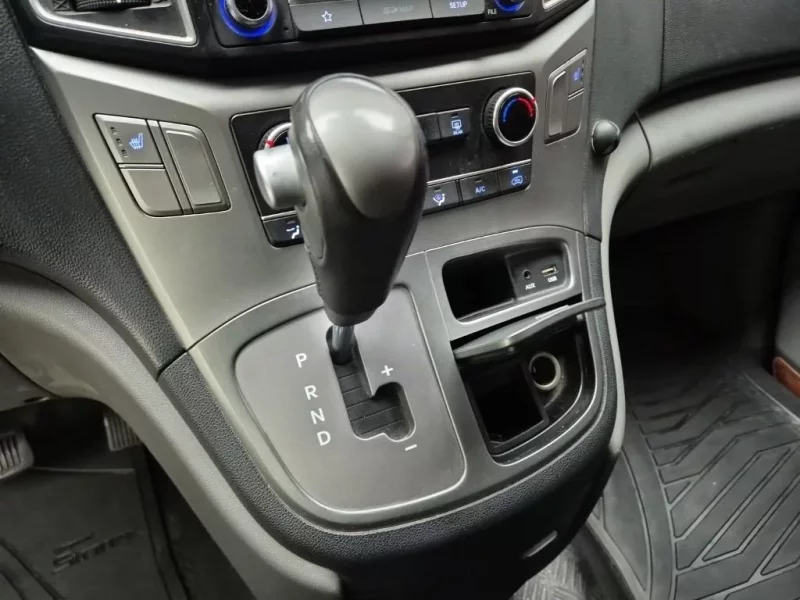 Hyundai Starex