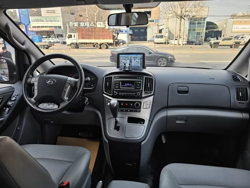 Hyundai Starex