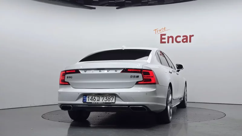 Volvo S90