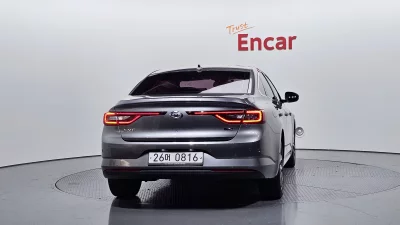 Renault SM6