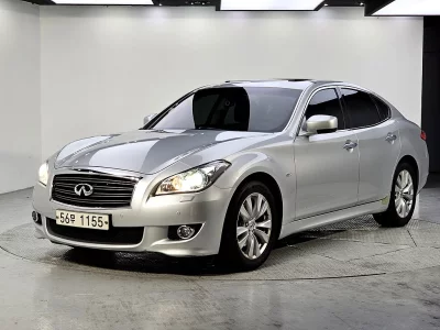 Infiniti M