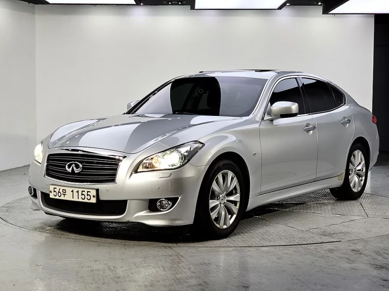 Infiniti M