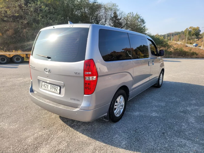 Hyundai Starex