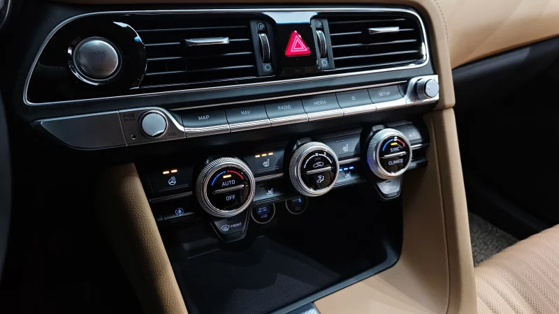 Genesis G70