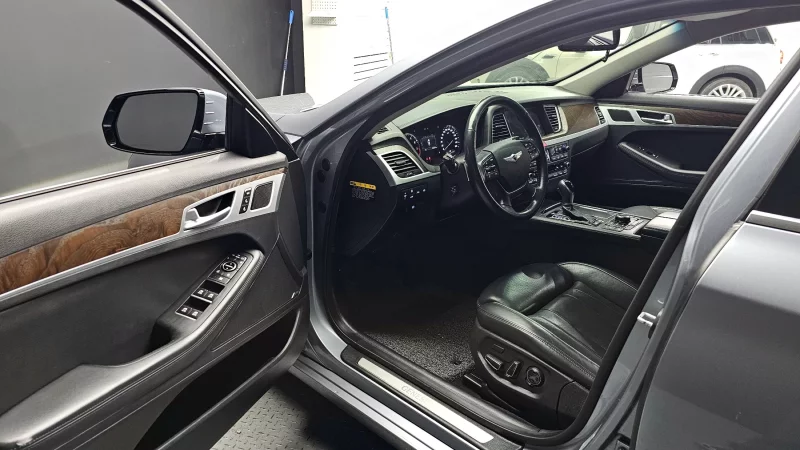 Hyundai Genesis