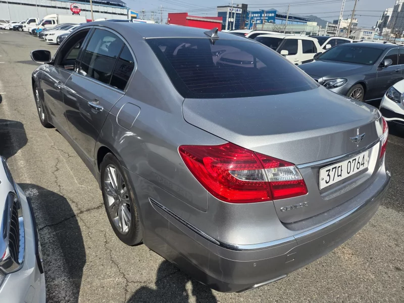 Hyundai Genesis