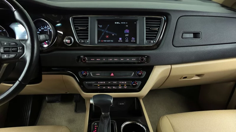 Kia Carnival