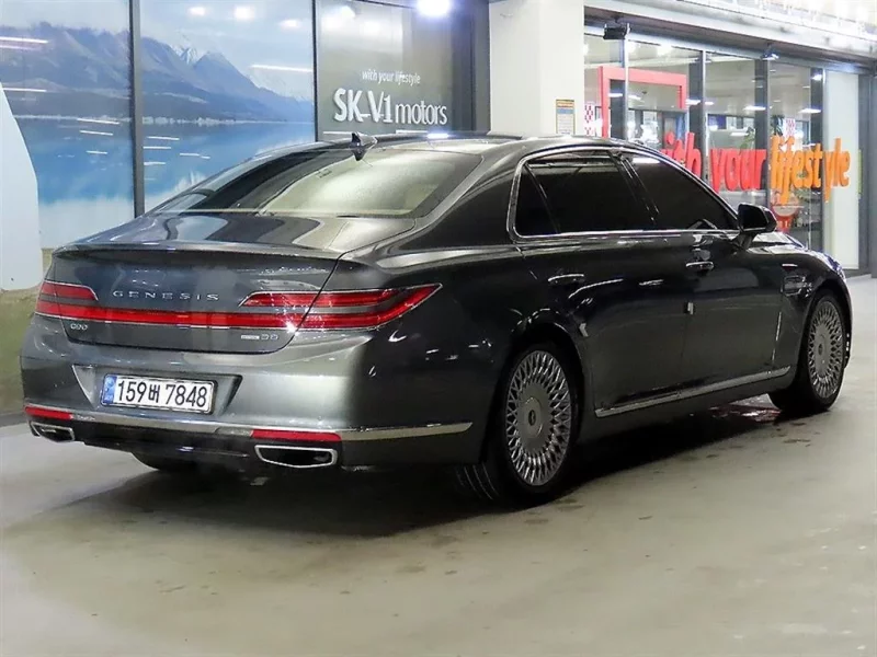 Genesis G90