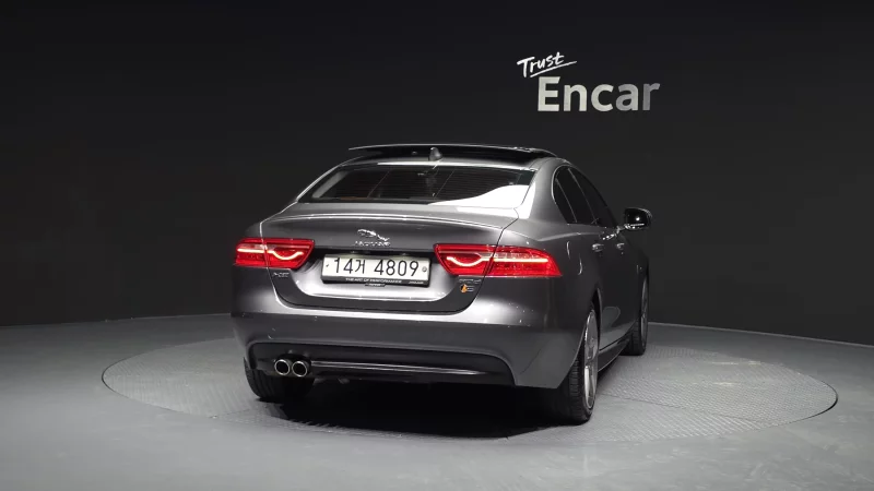 Jaguar XE