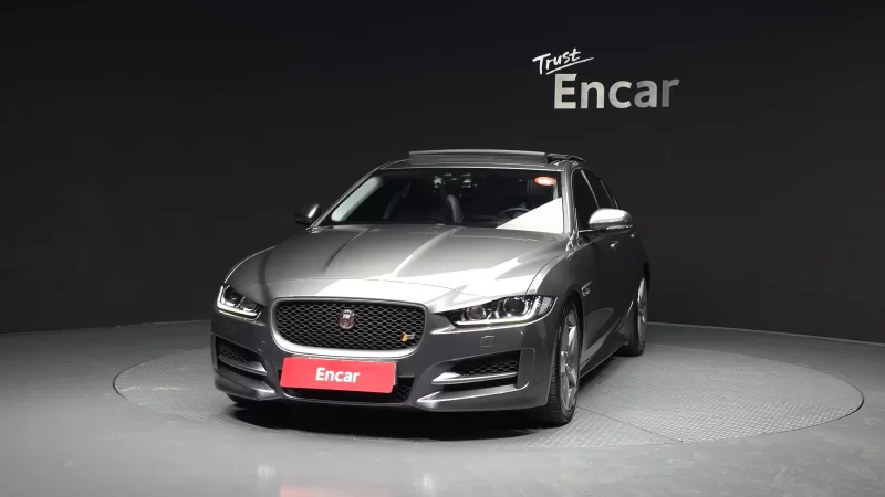 Jaguar XE