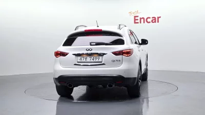 Infiniti QX70