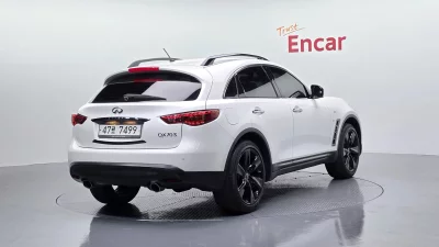 Infiniti QX70