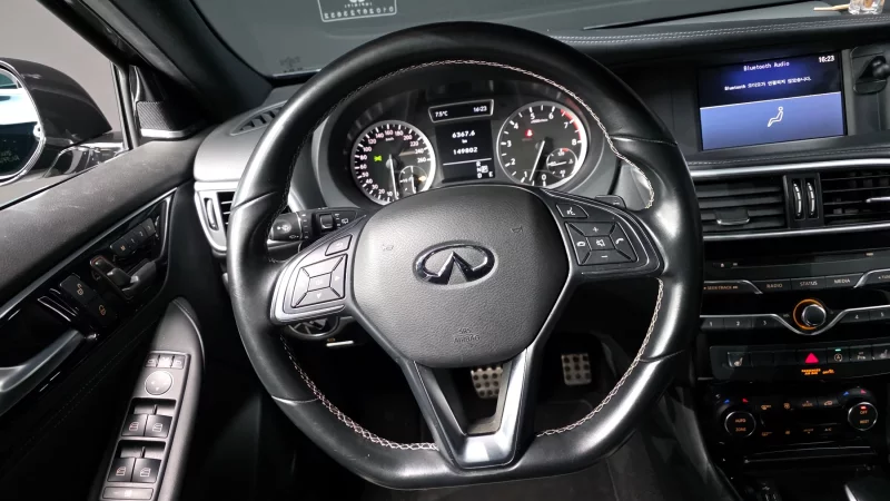 Infiniti Q30