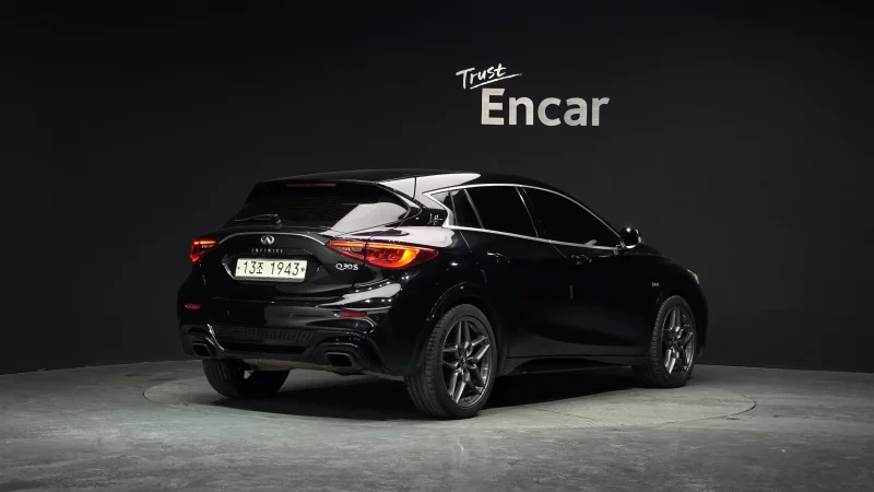 Infiniti Q30