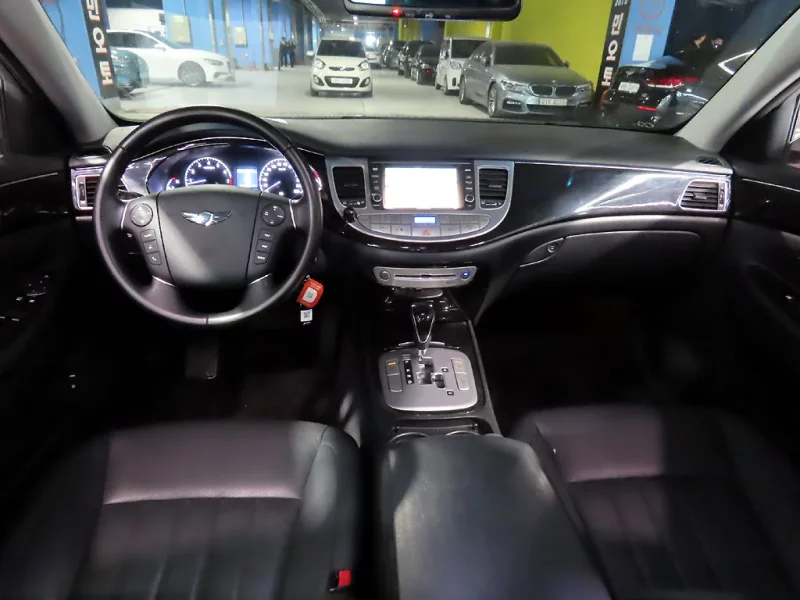 Hyundai Genesis