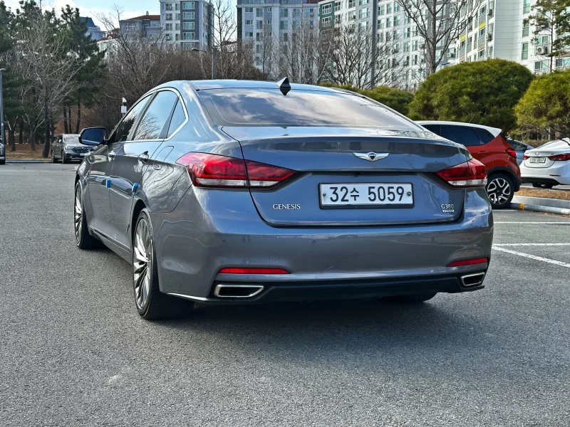 Hyundai Genesis