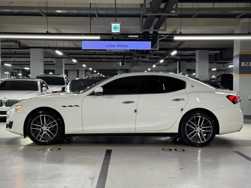 Maserati GHIBLI