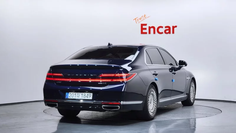 Genesis G90