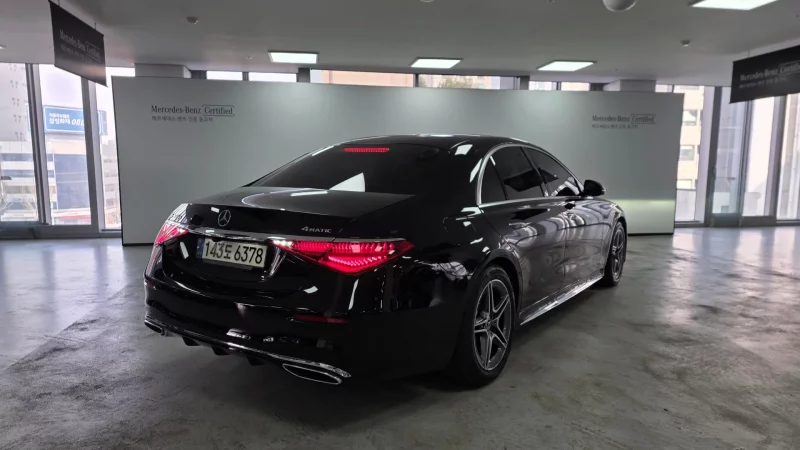 Mercedes-Benz S-Class