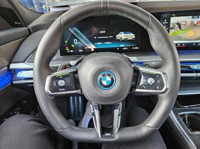 BMW i7