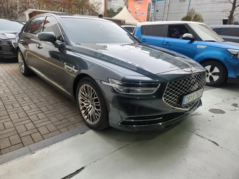 Genesis G90