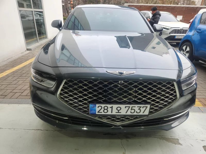 Genesis G90