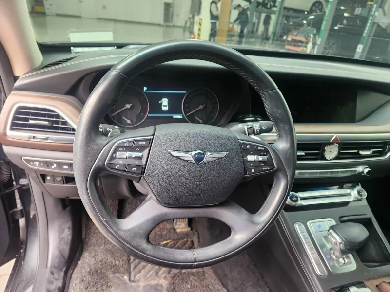 Genesis G90