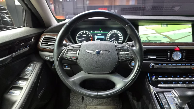 Genesis EQ900