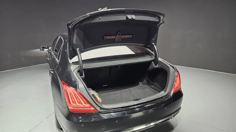 Genesis EQ900