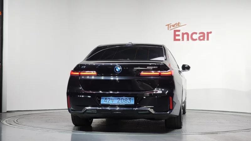 BMW i7