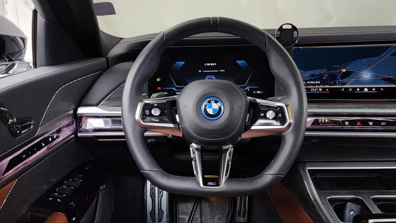 BMW i7