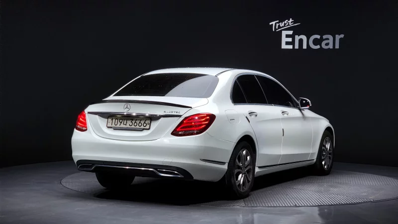 Mercedes-Benz C-Class