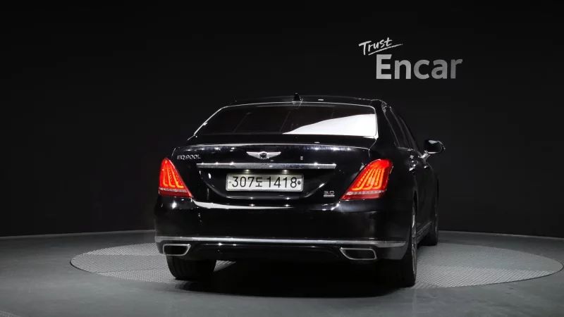 Genesis EQ900
