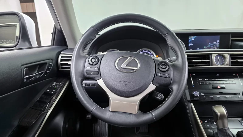 Lexus IS