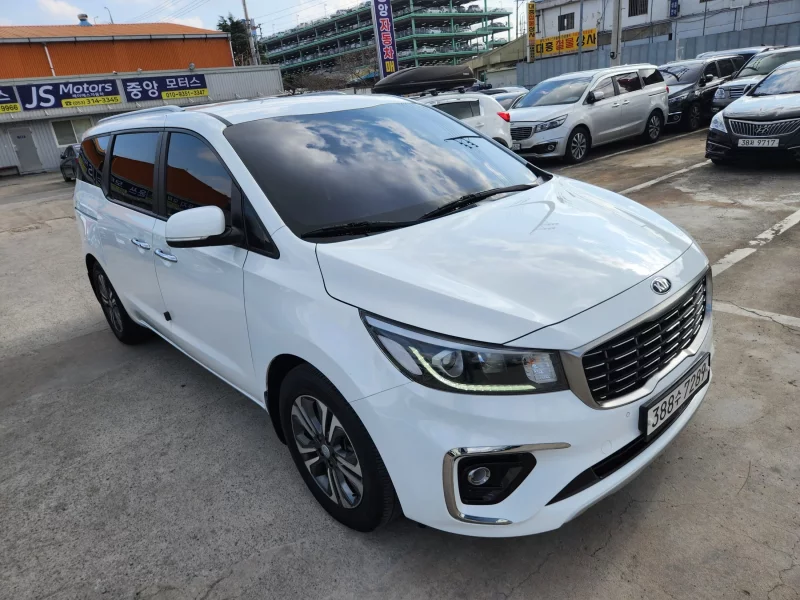 Kia Carnival