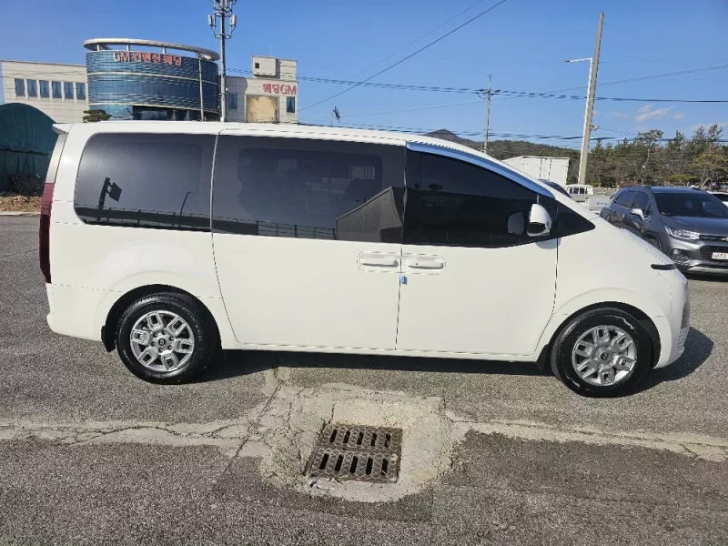 Hyundai Staria