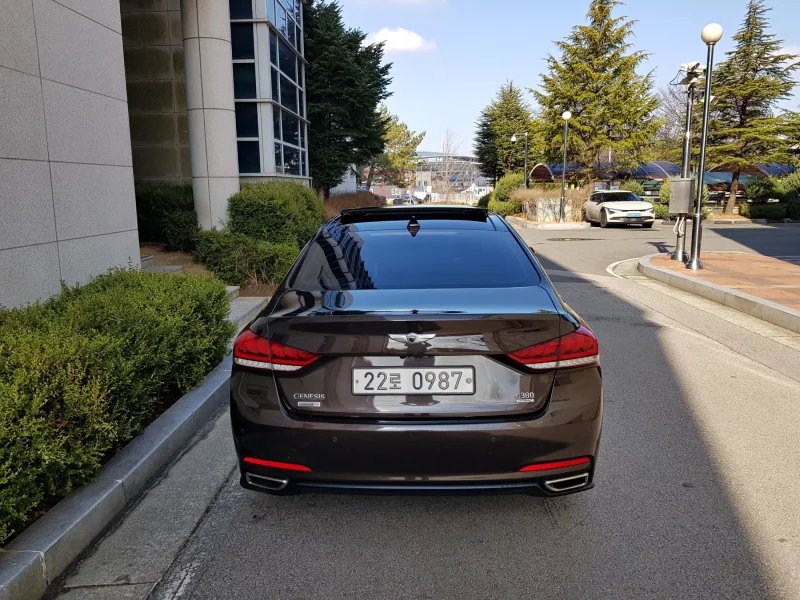 Hyundai Genesis