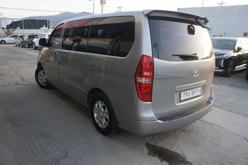 Hyundai Starex