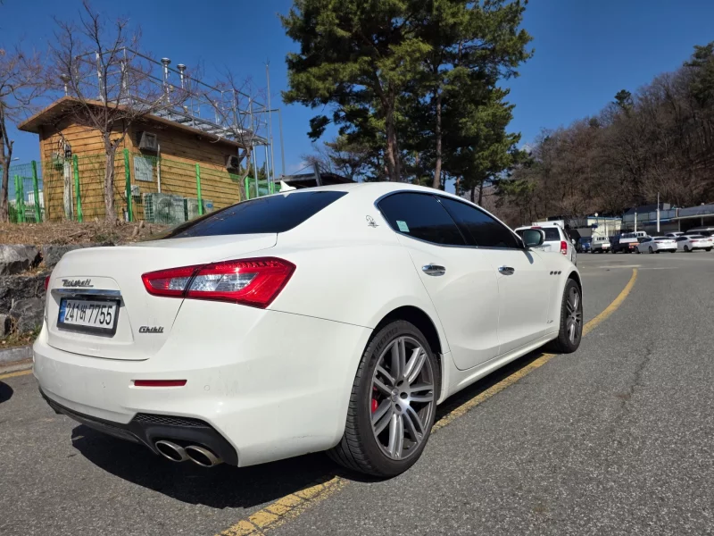 Maserati GHIBLI