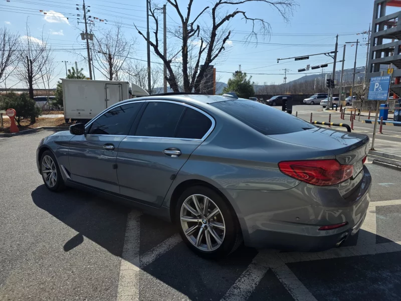 BMW 5-Series