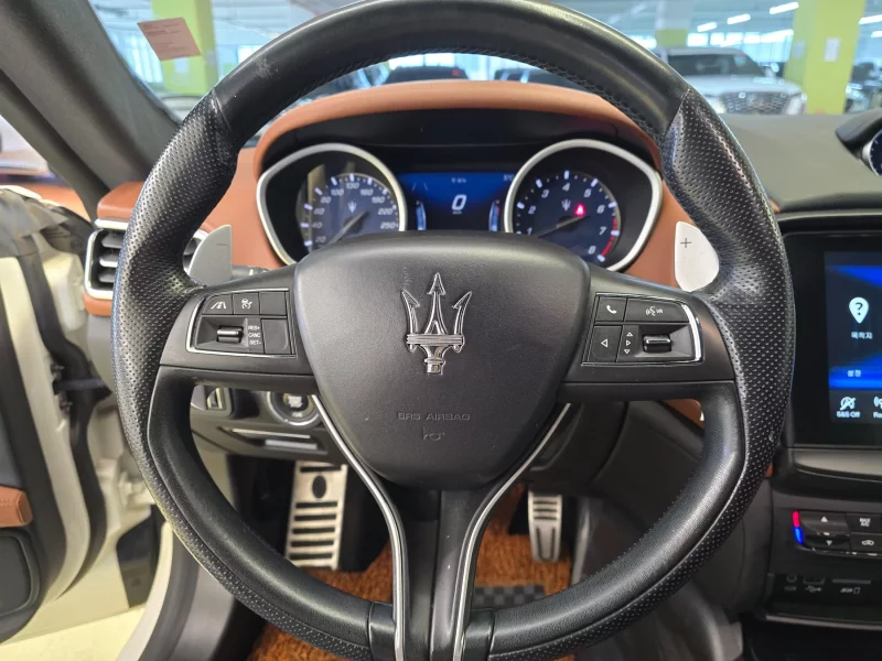 Maserati GHIBLI