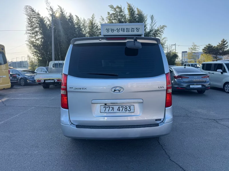Hyundai Starex
