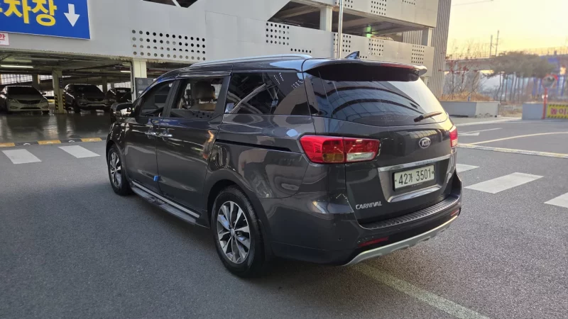 Kia Carnival