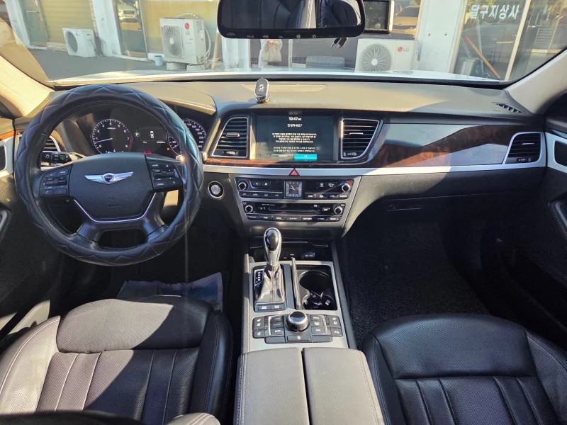 Hyundai Genesis